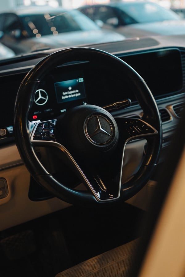 Mercedes-Benz cockpit and steering wheel